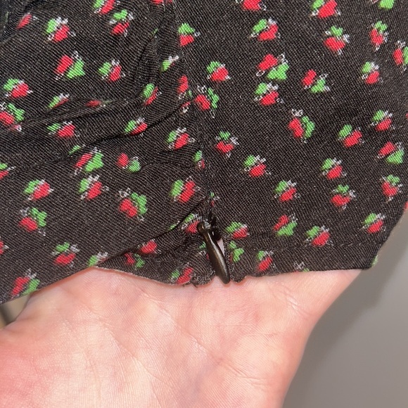 UO bellcap crop top w/ corset back and wrap design. Black and red floral design - Picture 3 of 7